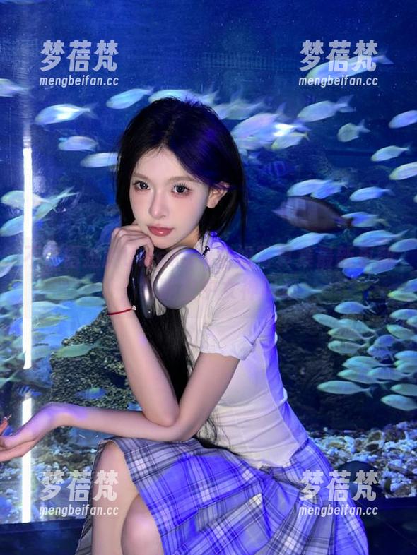 不容错过的Umeko J空姐写真集最新更新，领略空中女神风采